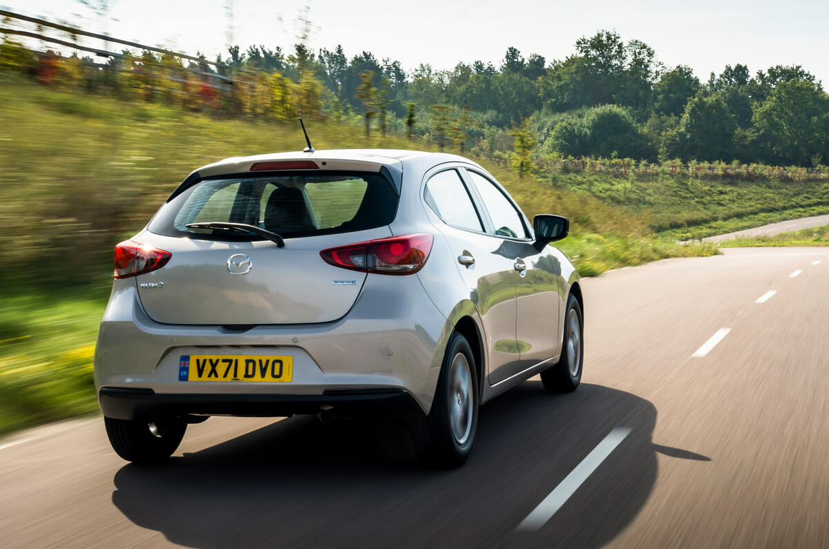 2 Mazda 2 2021 uk premier essai essai arrière hero