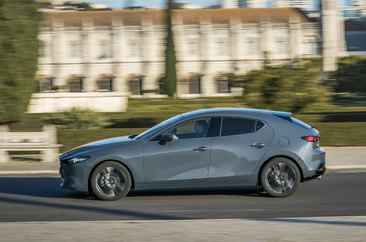 Äánh giá á» ÄÄ©a Äầu tiên châu Ãu Mazda 3 2019 - bên anh hùng