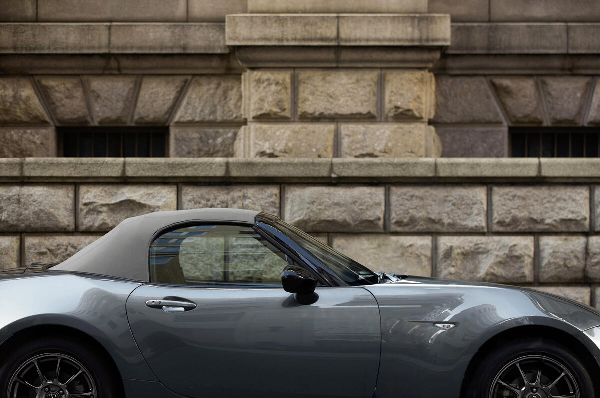 Mazda MX-5 R-Sport 2020 - soft top