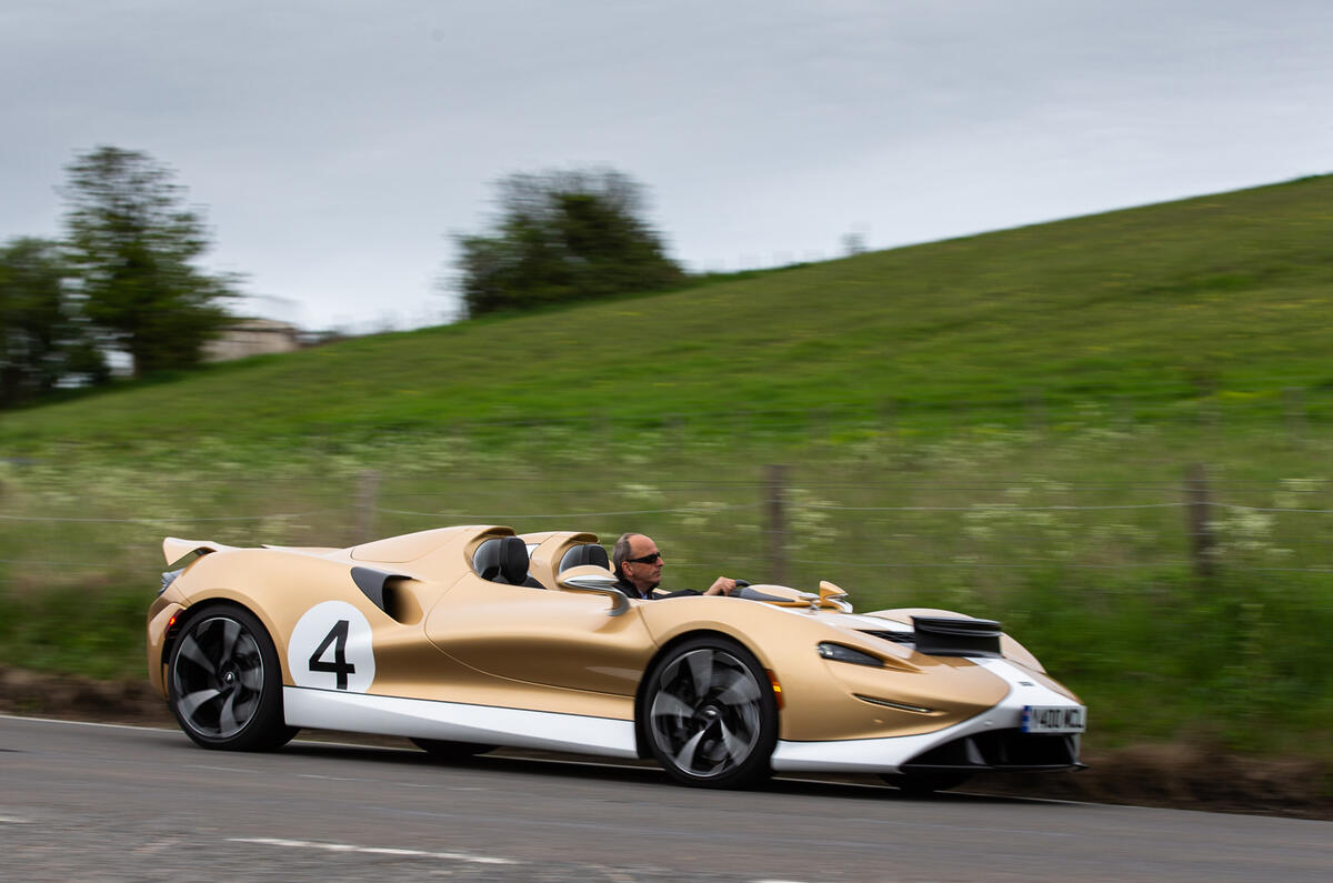 2 McLaren Elva 2021 UE FD côté héros