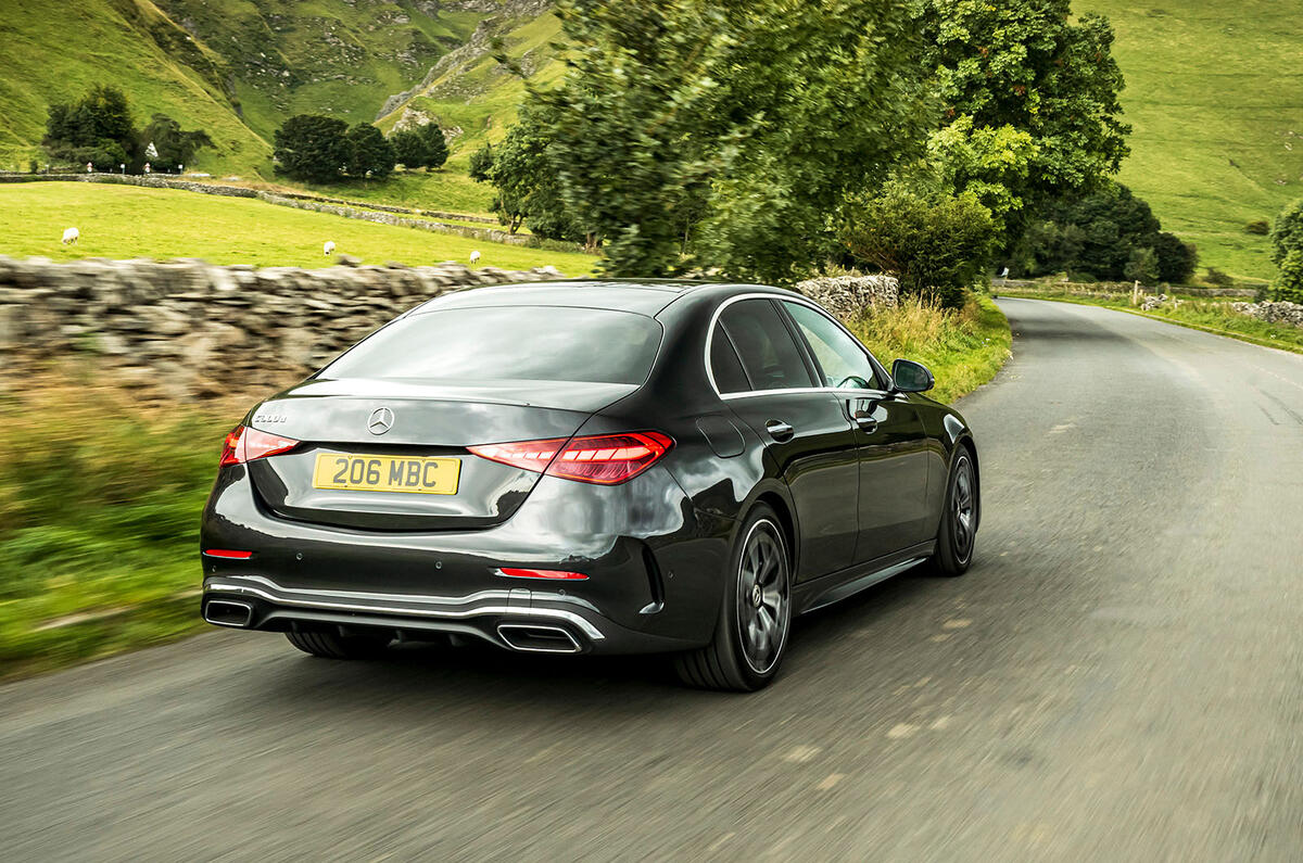 2 Mercedes C300d 2021 UE : essai de conduite arrière hero