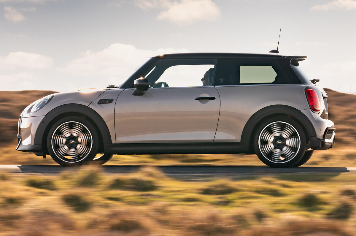 2 Mini Cooper S 2021 UK FD hero side