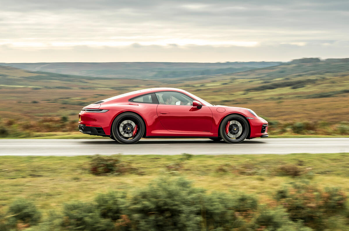 2 Porsche 911 GTS 2021 UE, volet latéral du premier essai de conduite