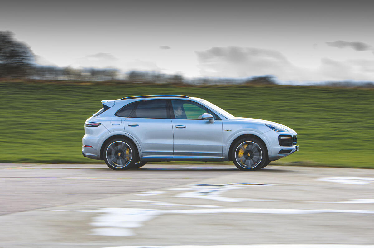 Porsche Cayenne Turbo S E-Hybrid 2020 : premier bilan de conduite au Royaume-Uni - côté héros