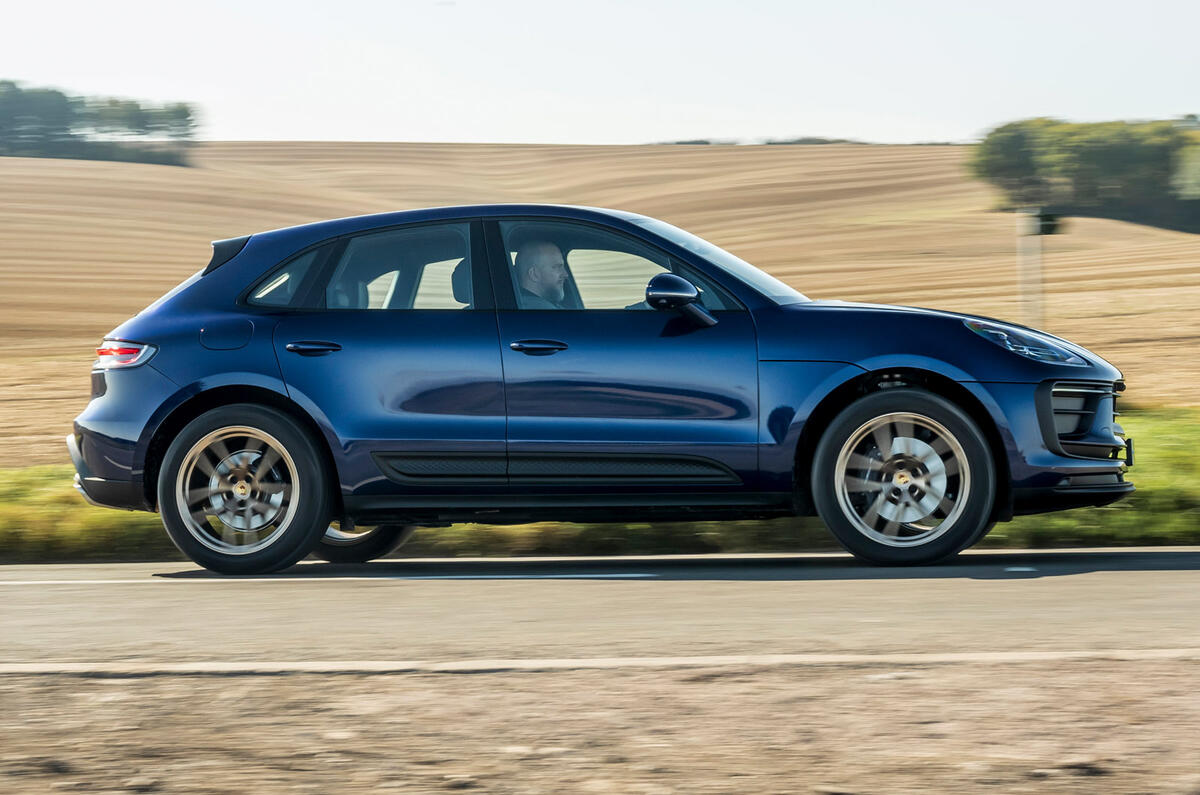 2 Porsche Macan 2 litres 2021, héros du premier essai au Royaume-Uni, de côté