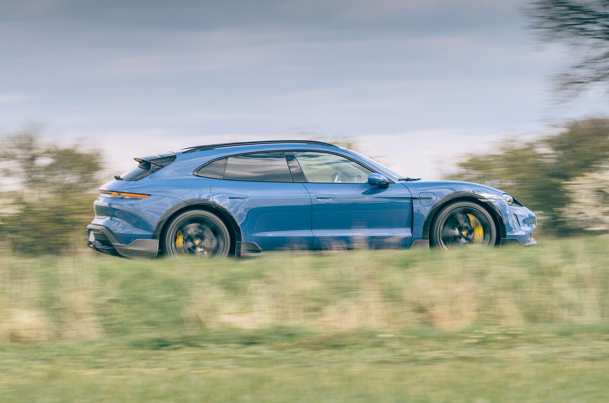 2 Porsche Taycan Cross Turismo 2021 LHD hero side