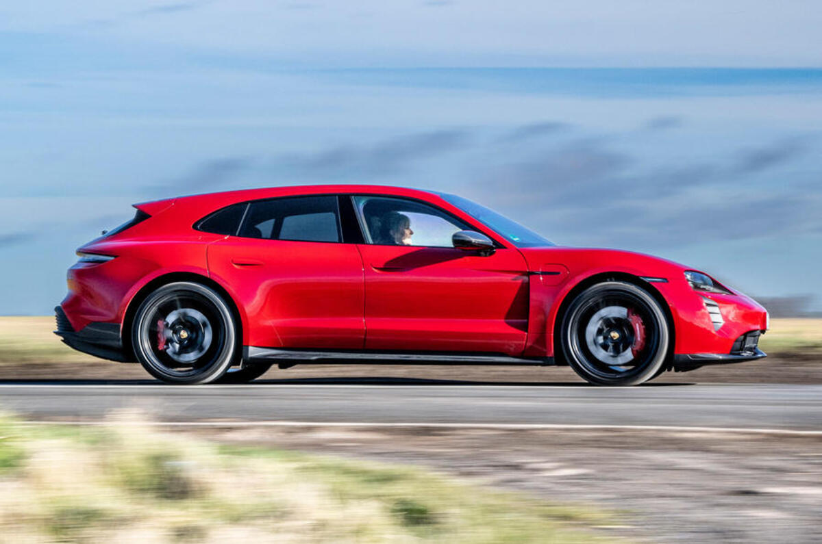 تابه کناری بررسی 2 عدد پورشه تایکان gts sport turismo lhd UK 2022