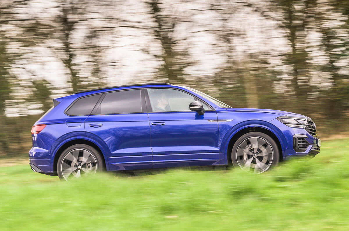 2 Volkswagen Touareg R eHybrid 2021 UE : essai de conduite, côté héros