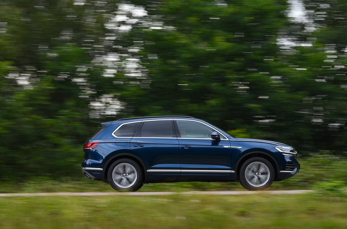 Volkswagen Touareg 3.0 TSI 2019 UK first drive review - hero side