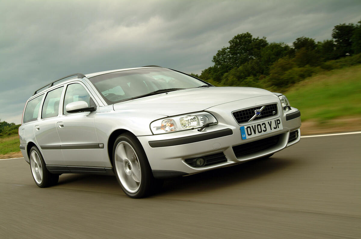Volvo V70 - hero front