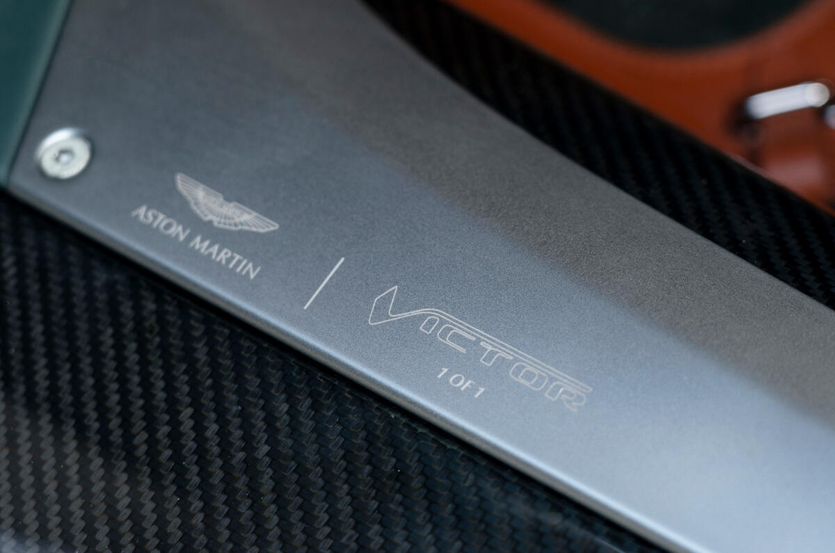20 Aston Martin Victor 2021 plaque
