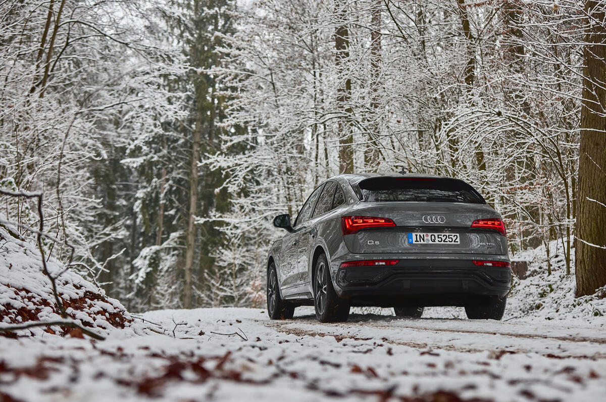 20 Audi Q5 Sportback 2021 : premier examen de conduite statique à l'arrière