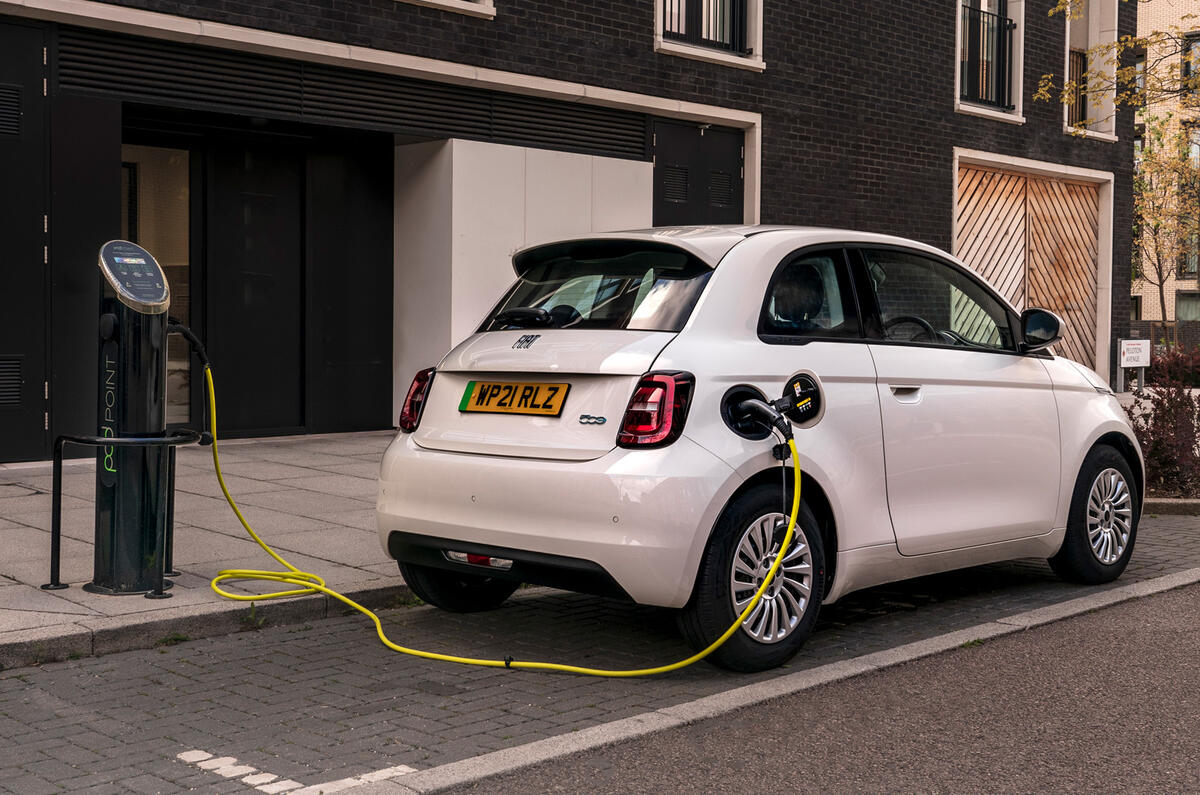 20 Fiat 500e Action 2021 UK FD static