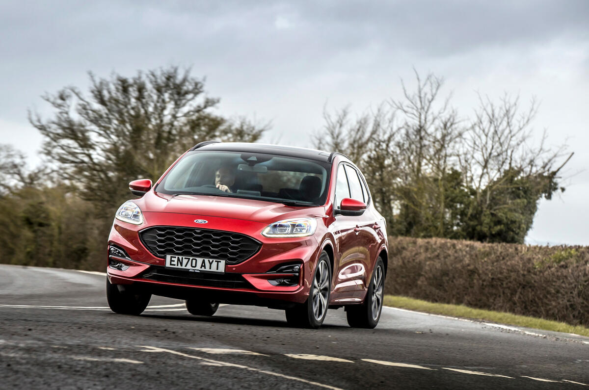 20 Ford Kuga FHEV 2021 UE FD virage avant