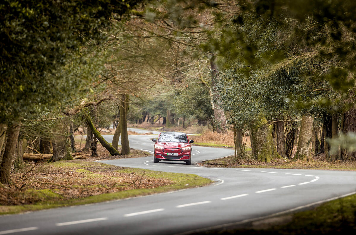 20 Ford Mustang Mach E 2021 UE : premier essai sur route