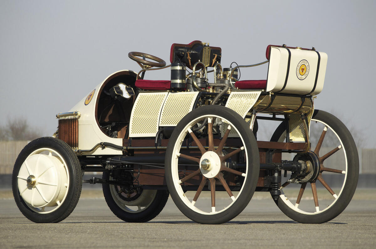 20-lohner-porsche-mixte-1900-static-rear