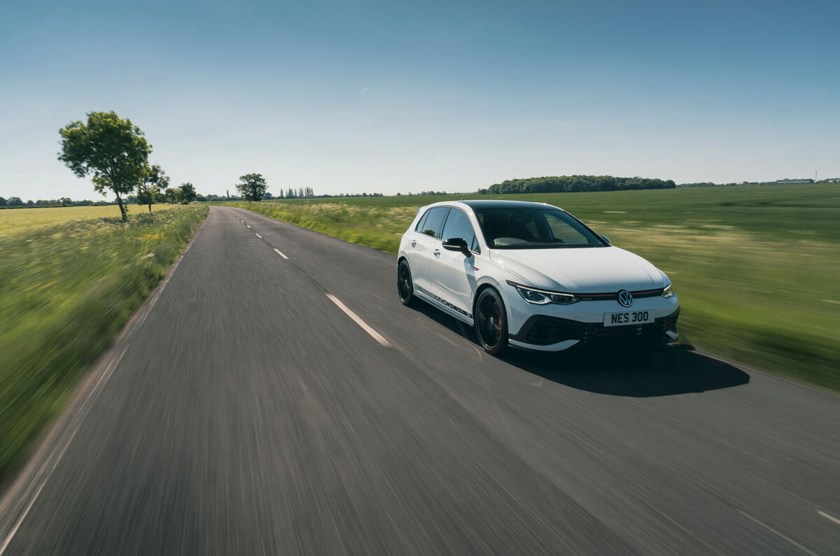 20 Volkswagen Golf GTI Clubsport 45 2021 UE FD sur route de suivi