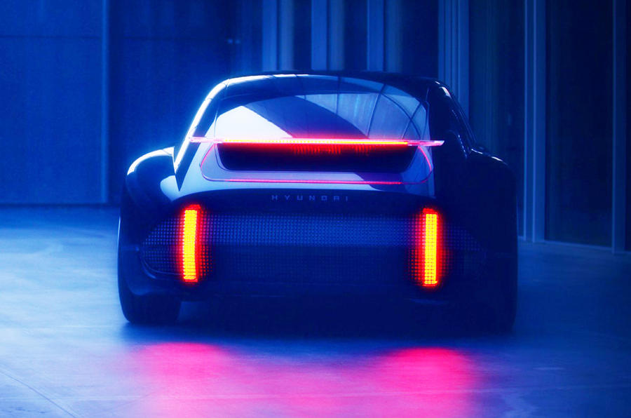 2020 Hyundai Prophecy concept - rear lights on