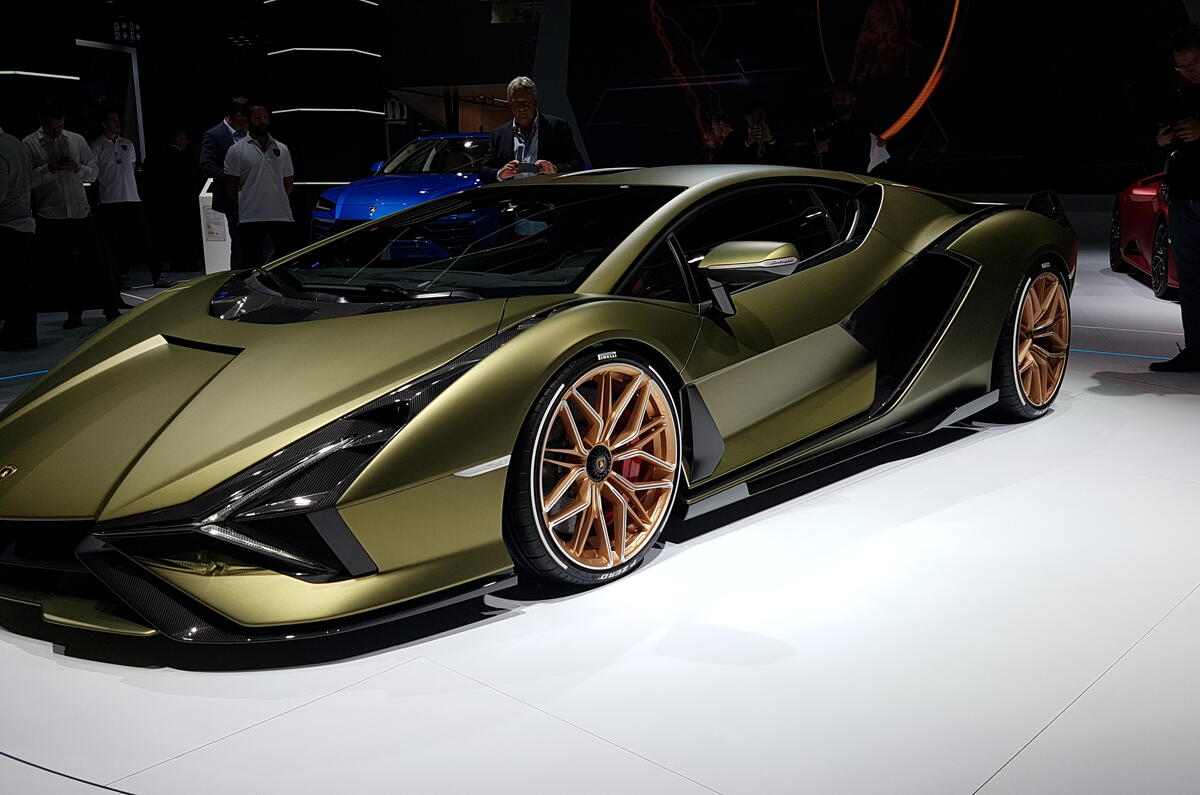 Lamborghini Sian 808bhp Hybrid Hypercar Makes Public