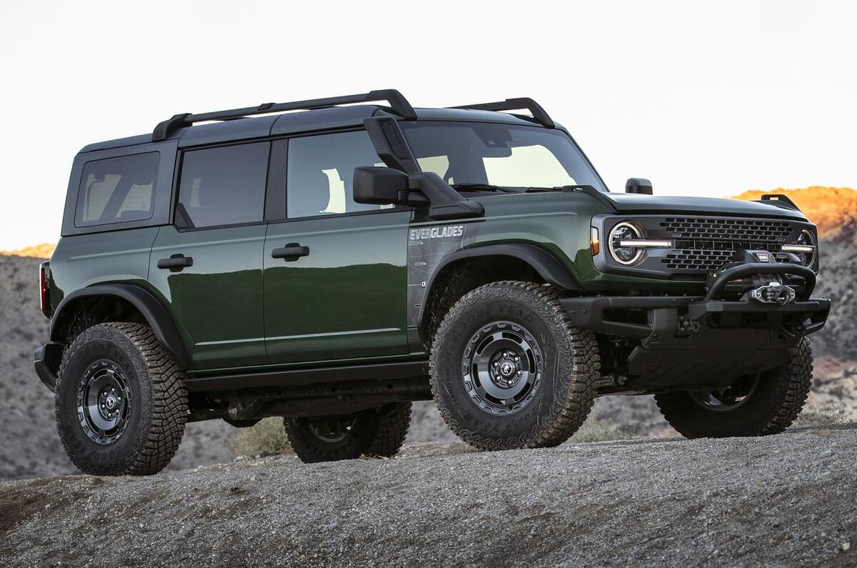 2022 Ford Bronco Everglades Eruption Green 06