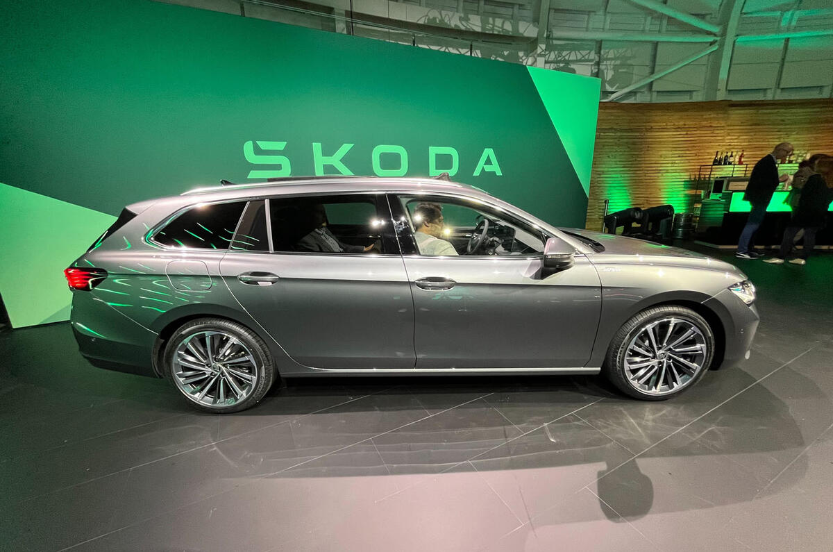 skoda-superb-reinvented-with-62-mile-phev-autocar