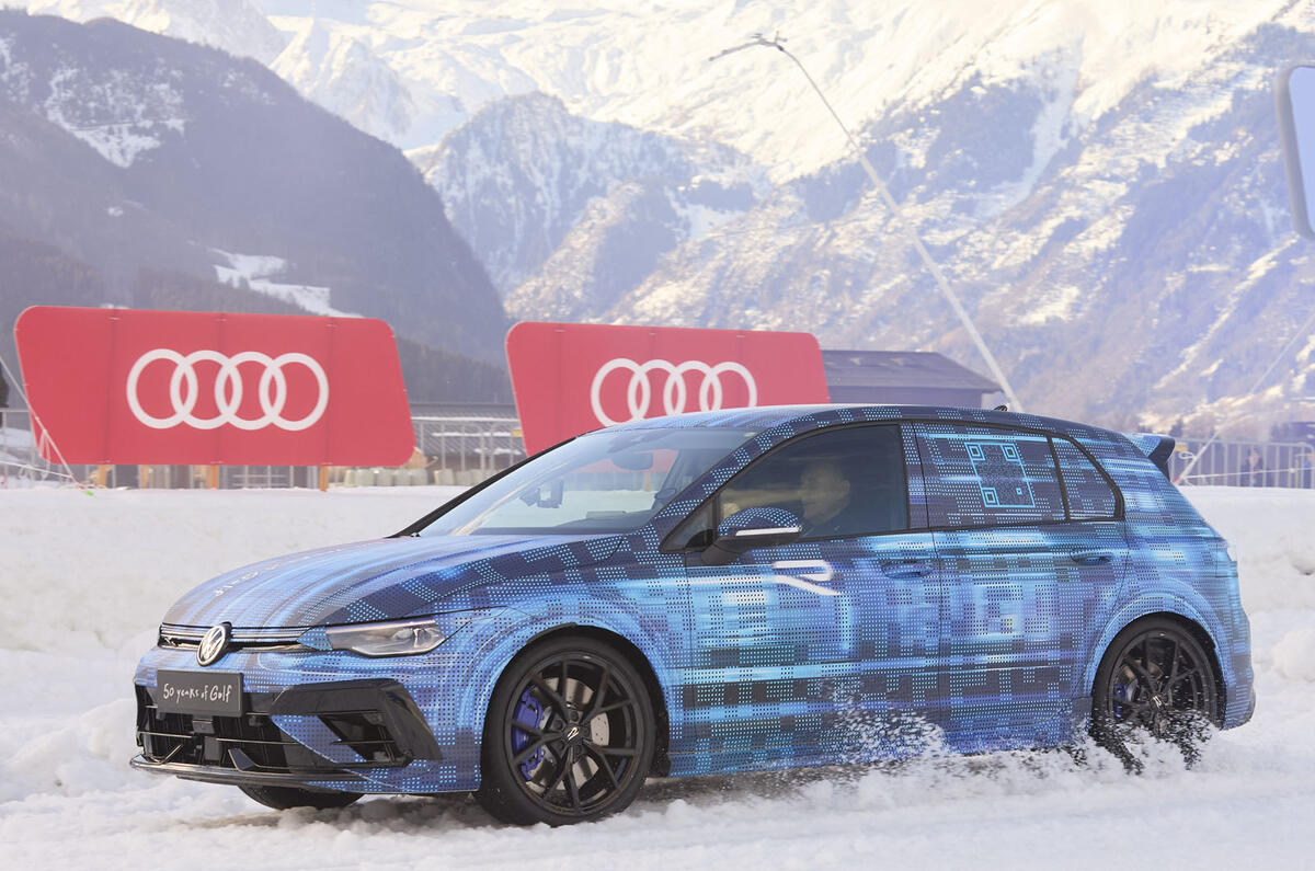 2023 - [Volkswagen] Golf VIII restylée  - Page 7 2024-volkswagen-golf-r-prototype-on-ice-in-austria-6_large