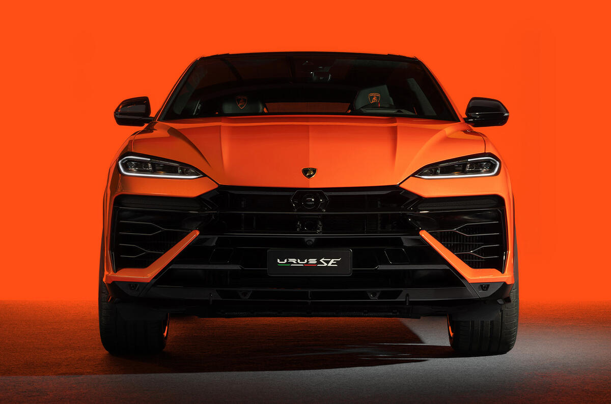 2026 Lamborghini Urus SE illustrative model photo 1