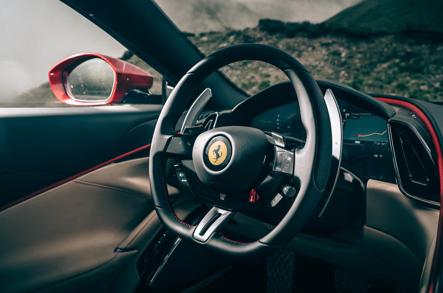 Revue Ferrari Roma 2020 - détail