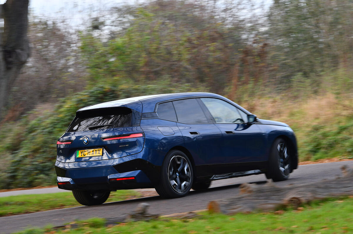 21 BMW iX xDrive40 2021 UE first drive review sur route arrière