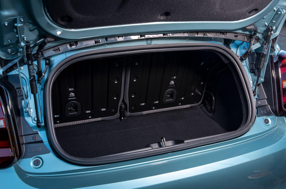2021 Fiat 500 electric left-hand drive UK review - boot