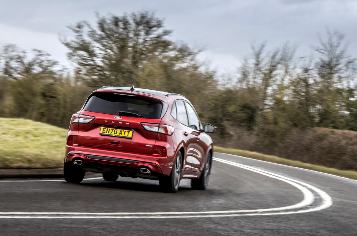 21 Ford Kuga FHEV 2021 UE FD angle arrière