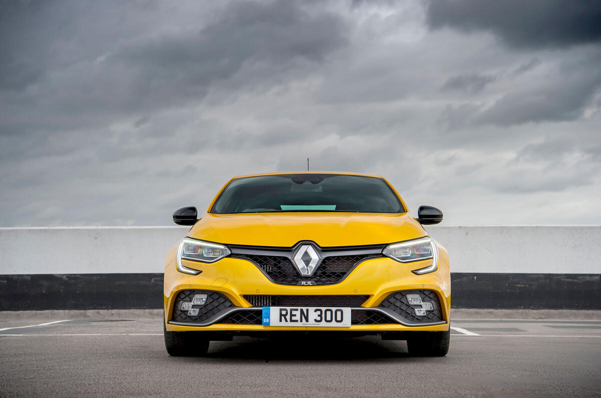 21-renault-megane-rs-300-trophy-2019-uk-fd-static-nose.jpg