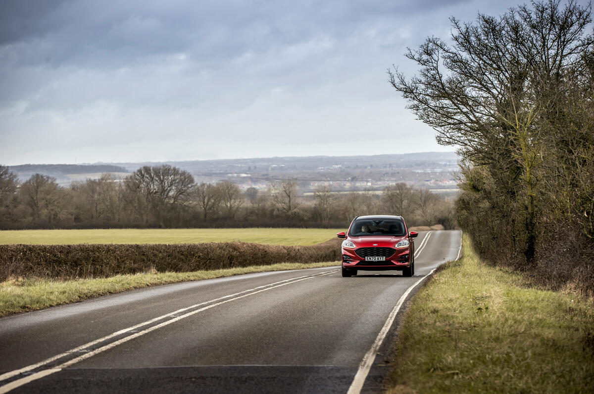 22 Ford Kuga FHEV 2021 UE FD avant sur route