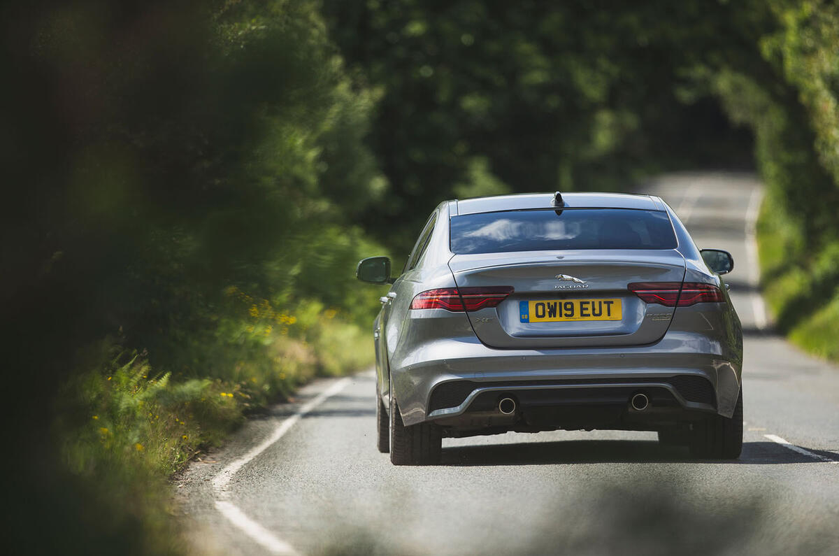 Jaguar Xe Hse R Dynamic 300 2019 Uk Review Autocar
