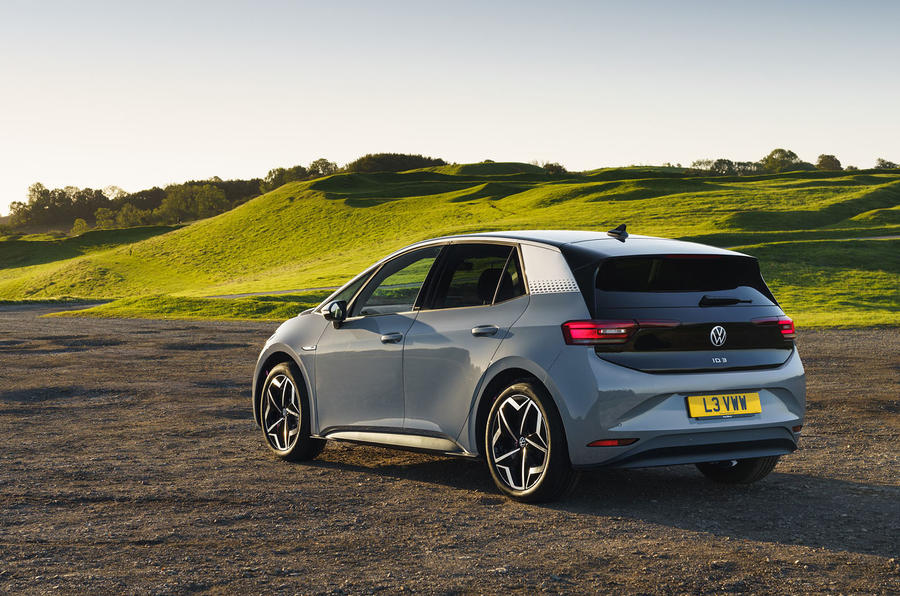 Volkswagen ID 3 2020 : premier examen de conduite au Royaume-Uni - statique à l'arrière