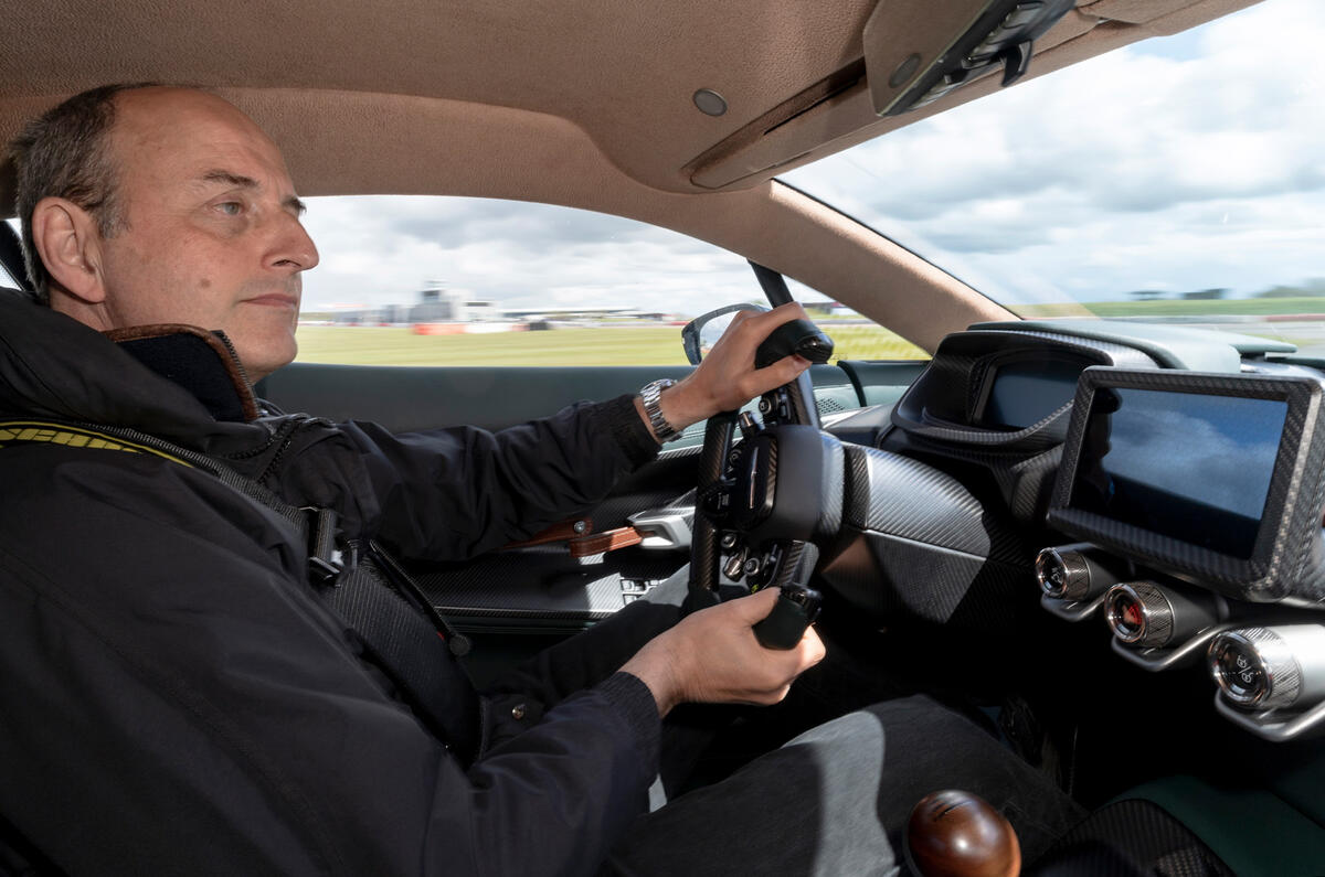 23 Aston Martin Victor 2021 AF conduite