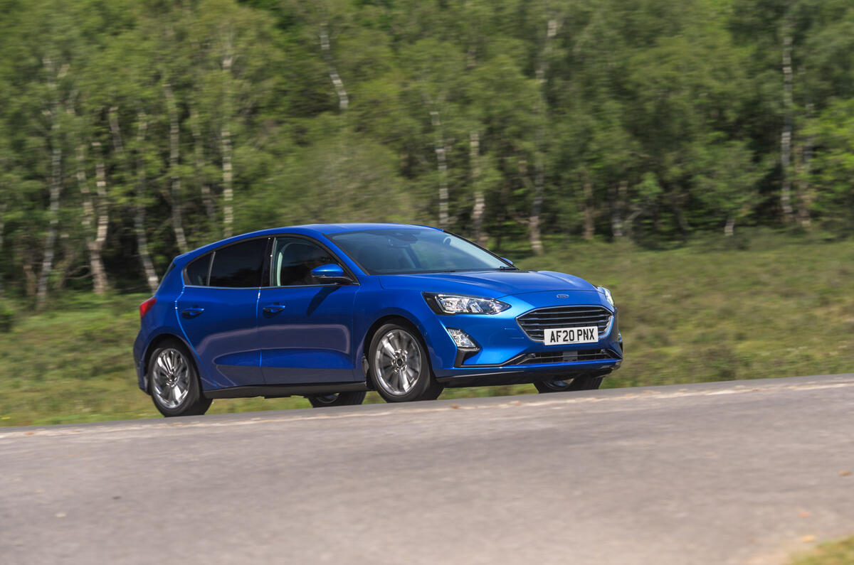 23-ford-focus-hero-side.jpg