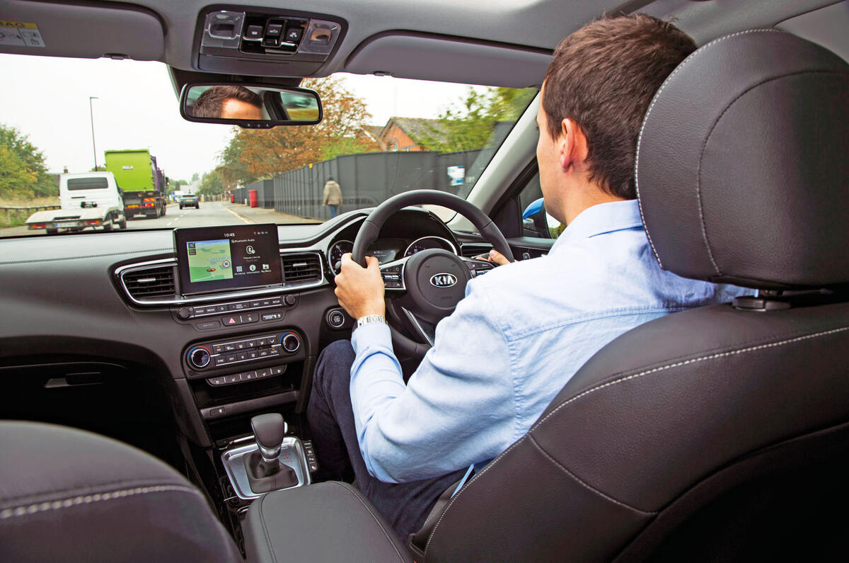 Äánh giá dà i hạn cá»§a Kia Ceed 2018 - Lái xe Lawrence Allan