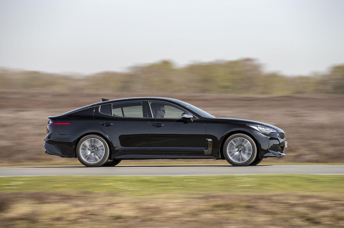Kia Stinger 2.2 CRDi 2018 UK review on road right