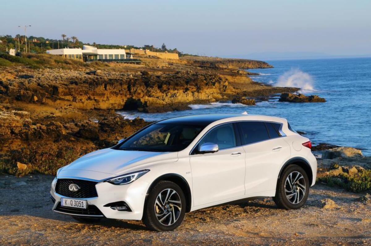 Infiniti Q30