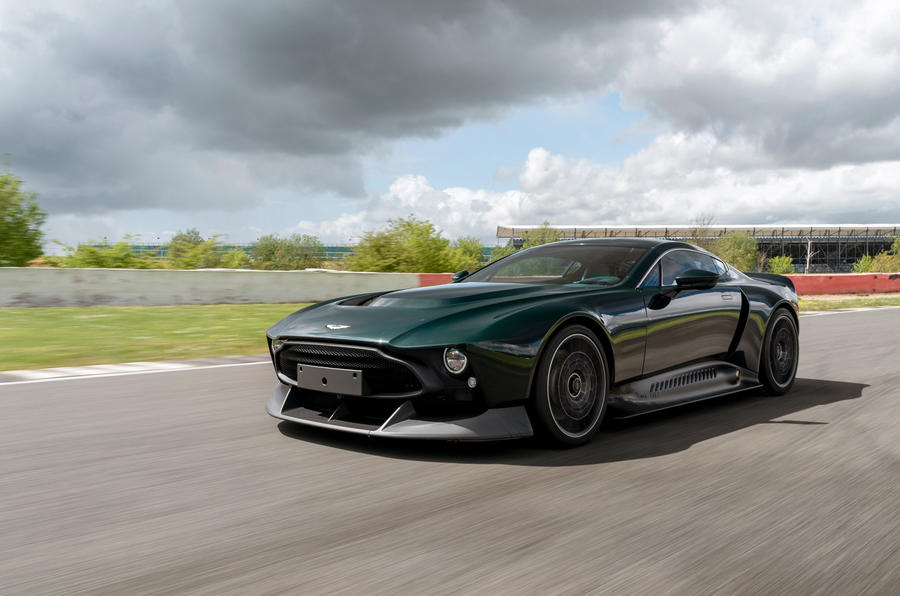 24 Aston Martin Victor 2021 piste avant