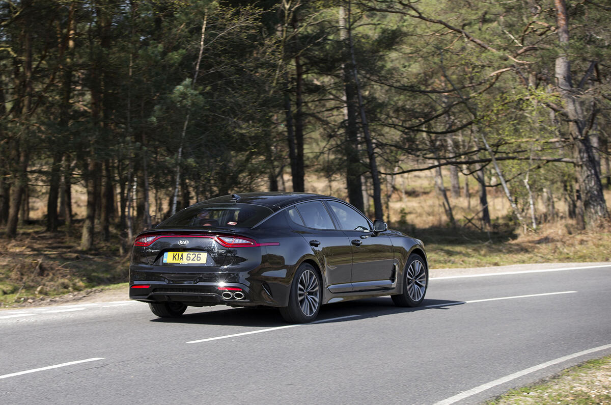 Kia Stinger 2.2 CRDi 2018 UK review cornering rear