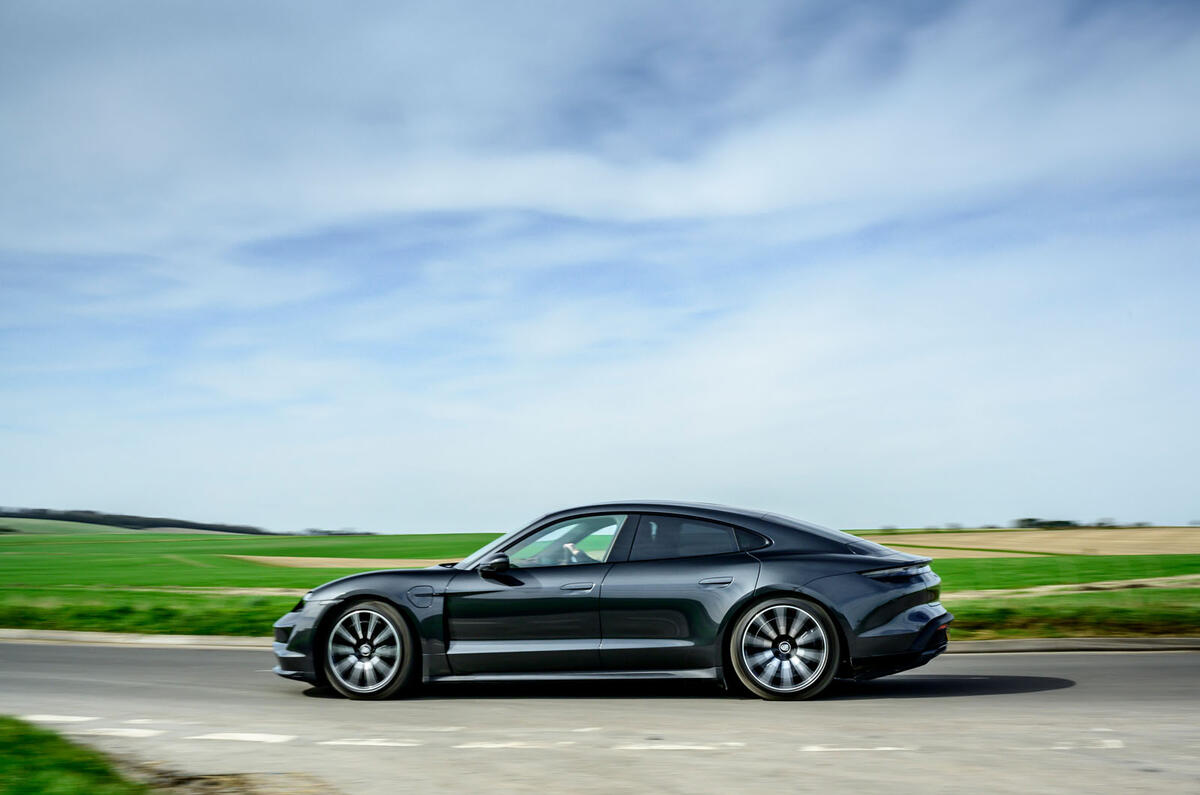 Porsche Taycan Turbo 2020 : premier bilan de conduite au Royaume-Uni - sur la route