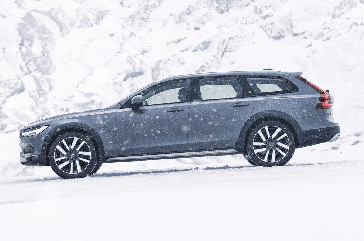 2020 Volvo V90 Recharge plug-in hybrid 