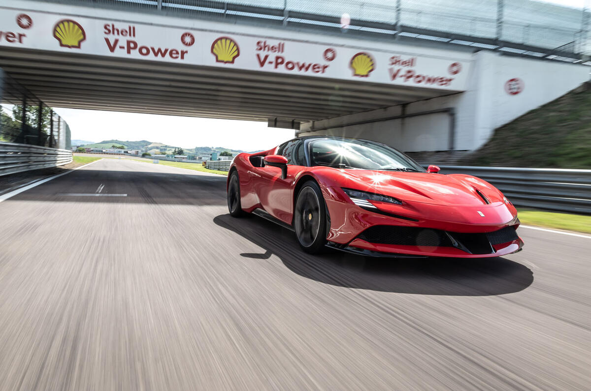 2019 - [Ferrari] SF90 Stradale - Page 5 27-ferrari-sf90-stradale-2020-fd-track-tunnel
