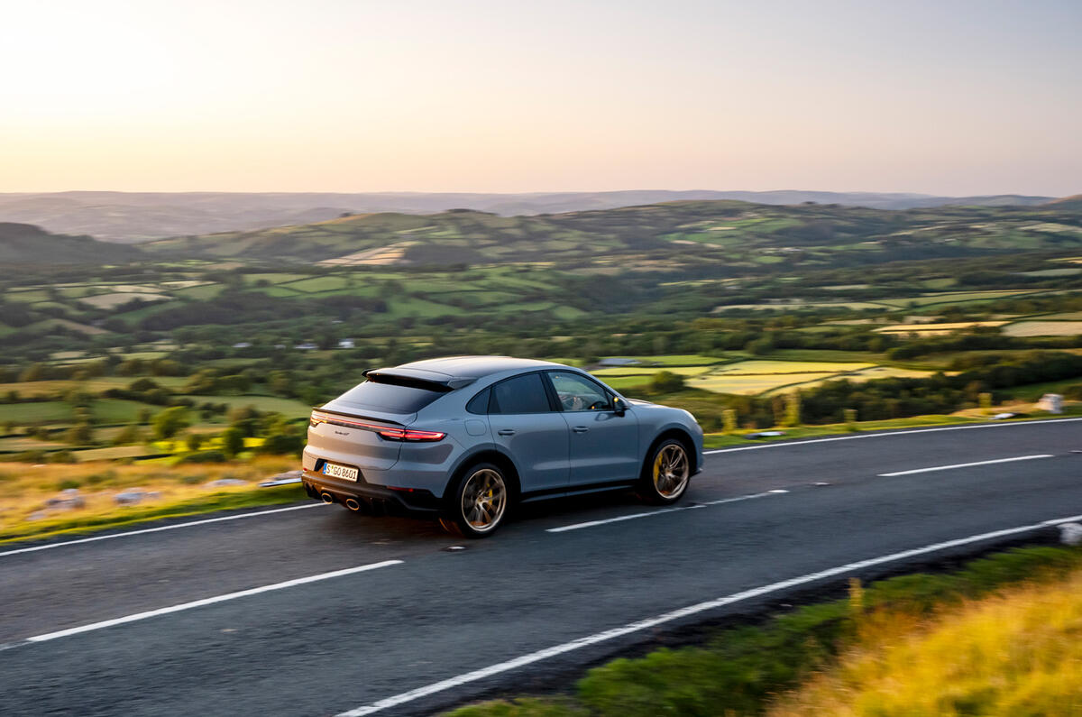 27 Porsche Cayenne Turbo GT 2021 UE FD panoramique arrière