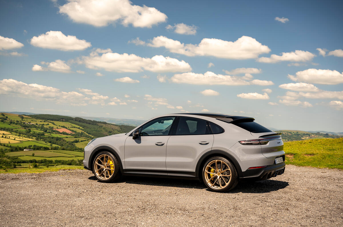 29 Porsche Cayenne Turbo GT 2021 UE FD statique arrière