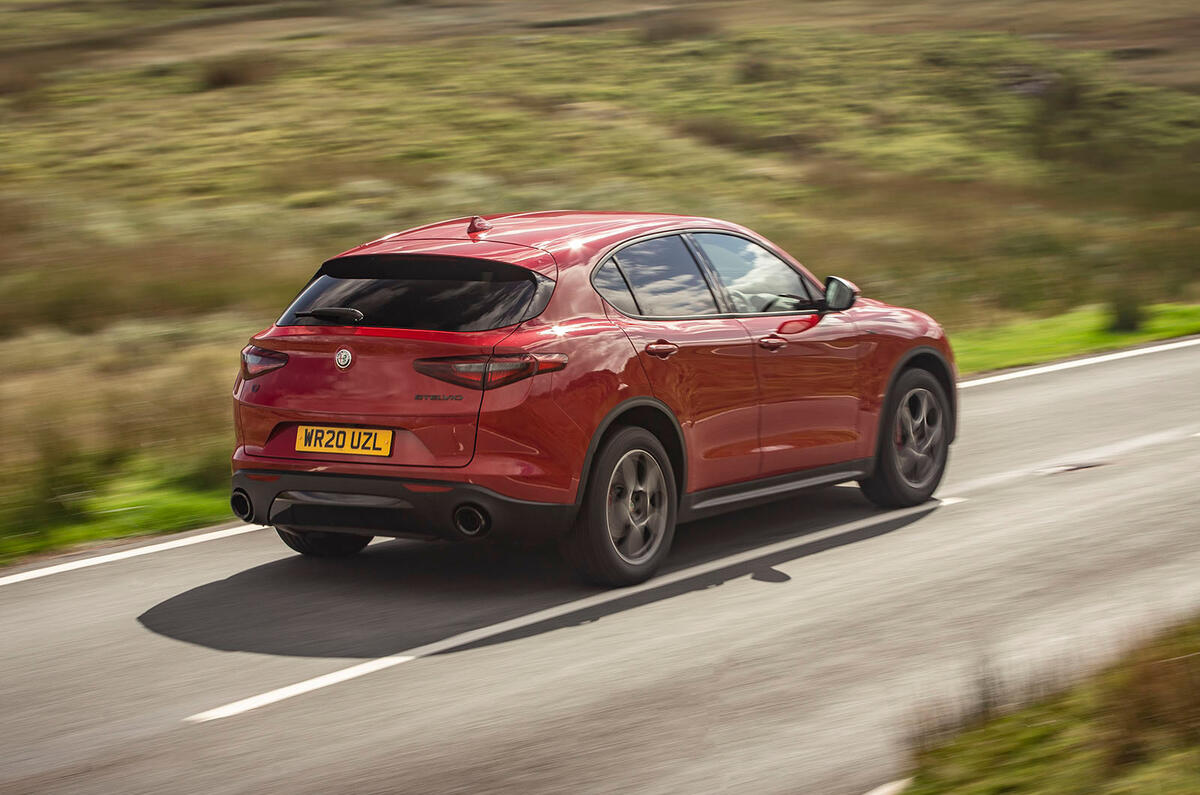 Alfa Romeo Stelvio Sprint 2020 : premier bilan de conduite au Royaume-Uni - le héros à l'arrière