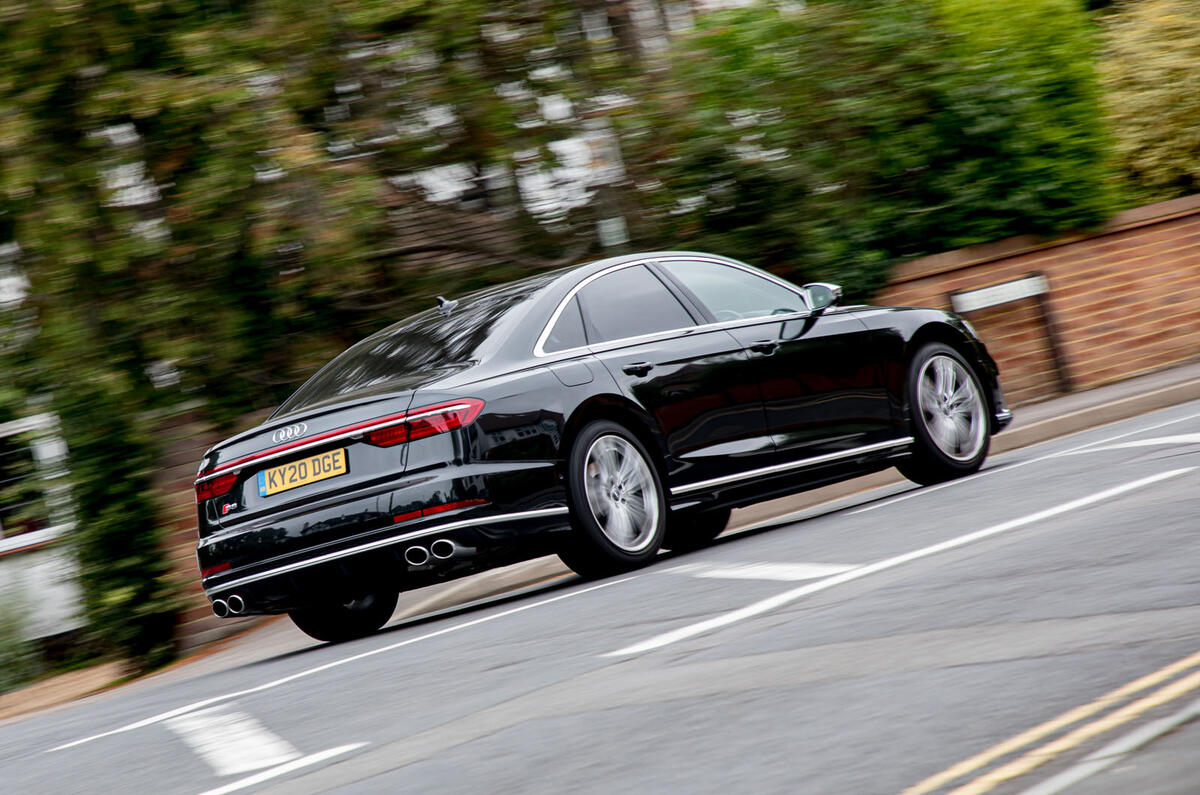 Audi S8 2020 : premier bilan de conduite au Royaume-Uni - le héros à l'arrière