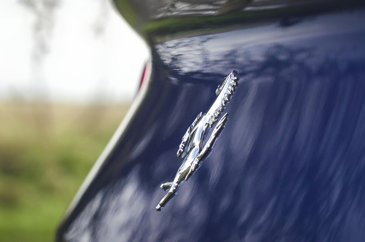 Ferrari 812 GTS 2020 : premier examen de conduite au Royaume-Uni - badge arrière